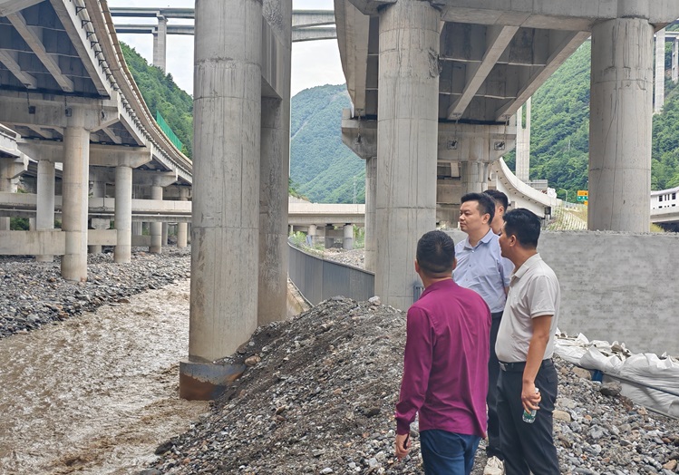 勿角特大橋河道淤堵查看.jpg